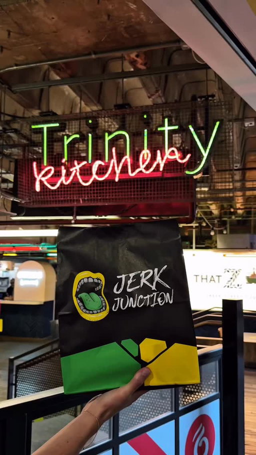 One of Manchester’s favourite Caribbean food spots has officially arrived in Leeds 🌴🔥

You’ll now find @jerkjunction inside @trinity_kitch , serving up authentic Caribbean food, loaded boxes, and some seriously generous portions.

Whether you’re already a Caribbean food fan or looking to try something new, this is definitely one to add to your Leeds food bucket list.

📍 Trinity Leeds Albion Street, Leeds, LS1 5AT

Have you tried Jerk Junction yet? 👇

#leedsbucketlist #jerkjunction #leedsfood #caribbeanfood #newopening