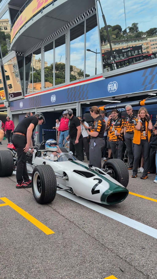 The M2B back on the streets of Monaco 🫶

#McLarenF1 #1000thGP