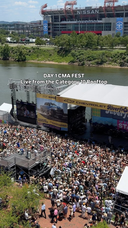 The view looks good up here 🙂‍↕️ 

HAPPY CMA FEST DAY 1!

#cmafest #category10 #nashville