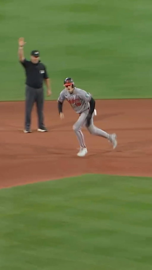 Red Sox pitcher Payton Tolle threw the ball over his catcher’s head and Orioles manager Craig Albernaz thinks the baserunner should have been allowed to go to third

#redsox #orioles #mlb #baseball #umpire