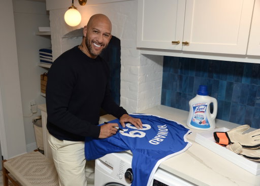 #ad That sweat left behind after a hard-fought win? It’s a badge of honor for players, but it also stinks. Lysol Laundry Sanitizer eliminates 99.9% of odor-causing bacteria in laundry, a root cause of stink, to leave even the sweatiest gear fresh and ready for the next game.
 
Head to @matchwornshirt.official to bid on a pair of my signed gloves, kit, and other memorabilia–and for the clothes you do want to wash, score a sample of Lysol Laundry Sanitizer to use in your laundry routine to beat the stink. #LysolPartner #UseAsDirected

*while supplies last