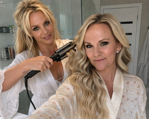 Wow! Never in a million years did I think Britney Spears would be helping me with my hair! 💁🏼‍♀️😏 Forever an icon. 💕 

#trending #britneyhair #oopsididitagain #BritneySpears
