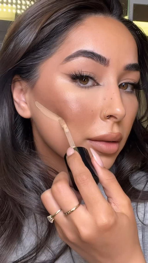 Remember: Contour first and then concealer. What’s your order? #makeupartist #protip