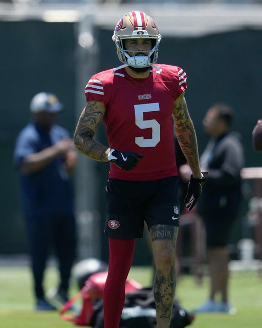@mikeevans in his new threads 🔥

📸: AP