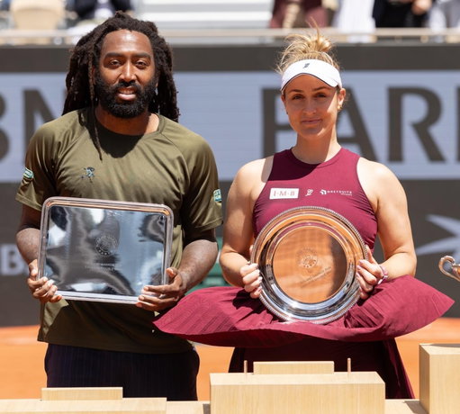 Mixed Finalists @rolandgarros 🥈
(yes it was windy 😂) 
Thank you @evankingchicago, my fellow ‘92, what a great run we had 😊 Grateful to have shared the court with you, thanks for always bringing the good vibes 🤙🏻

📷 Jean-Charles Caslot / Julien Crosnier / Nicolas Gouhier / FFT
