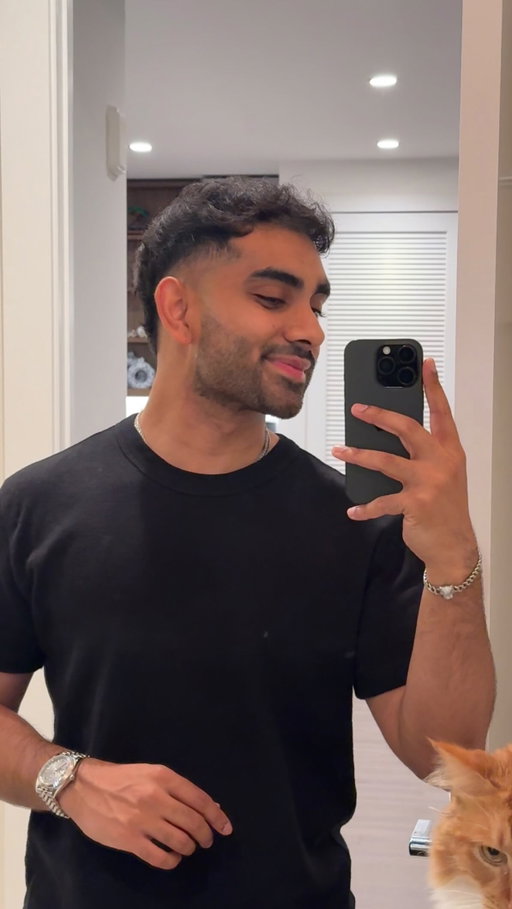 ladies and gentlemen, my hair growth journey 🫶🏽 I started in 2022 and took 3 months to start seeing results, I always stayed consistent with it ever since. Best decision I made for myself and my mental health. Oral Finasteride and Topical Minoxidil were what worked for me. trust the process (minoxidil is toxic to cats, keep it away from them) #hairloss #hairgrowth #selfcare #routine #grooming
