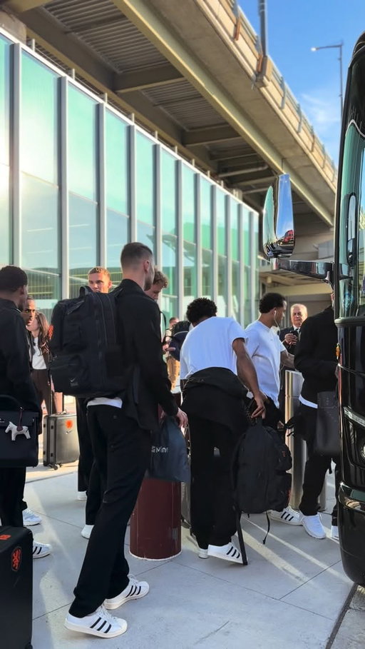 A warm Welkom to @onsoranje as they arrive on @klm to the 🇺🇸 to begin their journey at the World Cup 2026! 🧡 

We hope to see you again for the final!