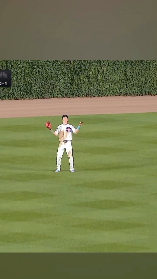 Pete Crow-Armstrong loses a ball in the lights and it turns into an inside-the-park home run