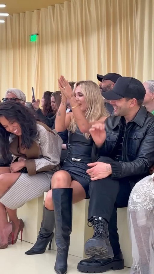 @mileycyrus and @kerrywashington dance along to “Bette Davis Eyes” on the front at @hermes second chapter of the women’s fall 2026 collection, presented in Los Angeles on Thursday night. 

Video: @thealexbadia