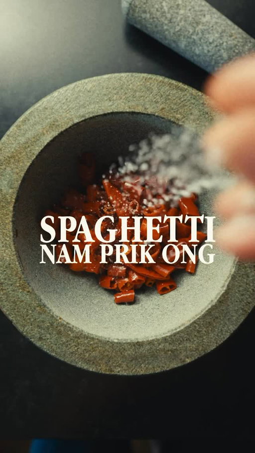 Spaghetti Nam Prik Ong ✌🏻

Ingredients:

dried chili
shallot
garlic
shrimp paste
salt
vegetable oil
minced pork
cherry tomatoes
water
palm sugar
fish sauce
tamarind paste
spaghetti