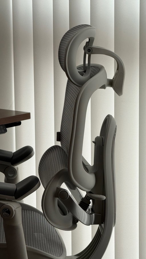 Lately we’ve been spending all our days at the office working early mornings and late nights so the final finishing touch had to be some really comfortable chairs. These are the Doro C300 Pro V2 from @sihoo__official (Ad). We love how well designed these chairs are and how easily they adapt to our bodies. We both have very different working styles, and the wide range of adjustments makes it easy to adapt to our personalised needs. 

If you are looking for a chair that makes long work hours more manageable, use our code IGTARO to get 6% off on your chair.  #SIHOO #SihooDoroC300ProV2