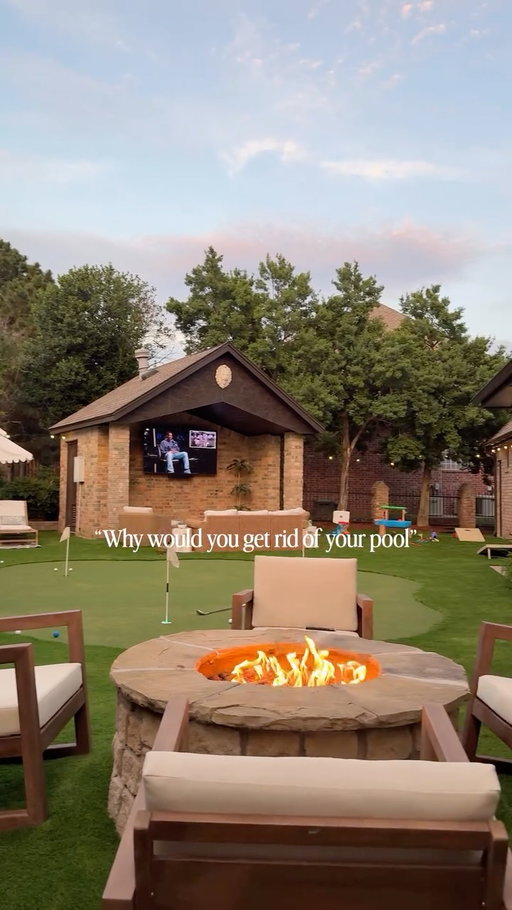 College football season out here 👀🍂🏈 

thank you to @highdefinitionlandscape for helping us create our DREAM backyard !! If you live in Oklahoma they are your people! 

#backyardrenovation #poolrenovation #backyardgoals #puttinggreen