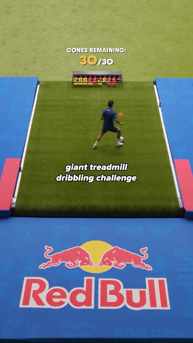 the ultimate football dribbling challenge 😮‍💨

watch the Ultimate Football Challenge on the Red Bull Youtube Channel 📺

⚽️: @endrick & Richard Rios
📣: @thiago6

#redbull #givesyouwiiings #energydrink #football #soccer