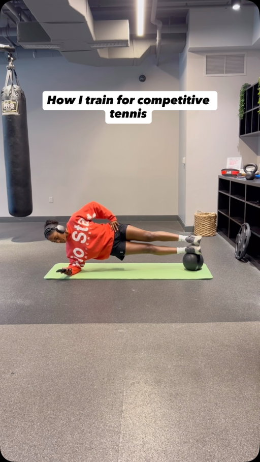 Happy Friday, go play some tennis this weeekend 🫵🏽
•
•
•
#tennis #gymmotivation #explore #tennislife #tennisplayer