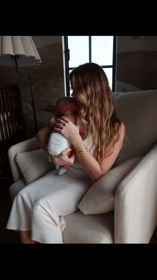 #PampersAMOREpartner the little things have been making this whole newborn phase feel so much easier lately 💛🍼✨upgrading to @pampersus AMORE was the best decision