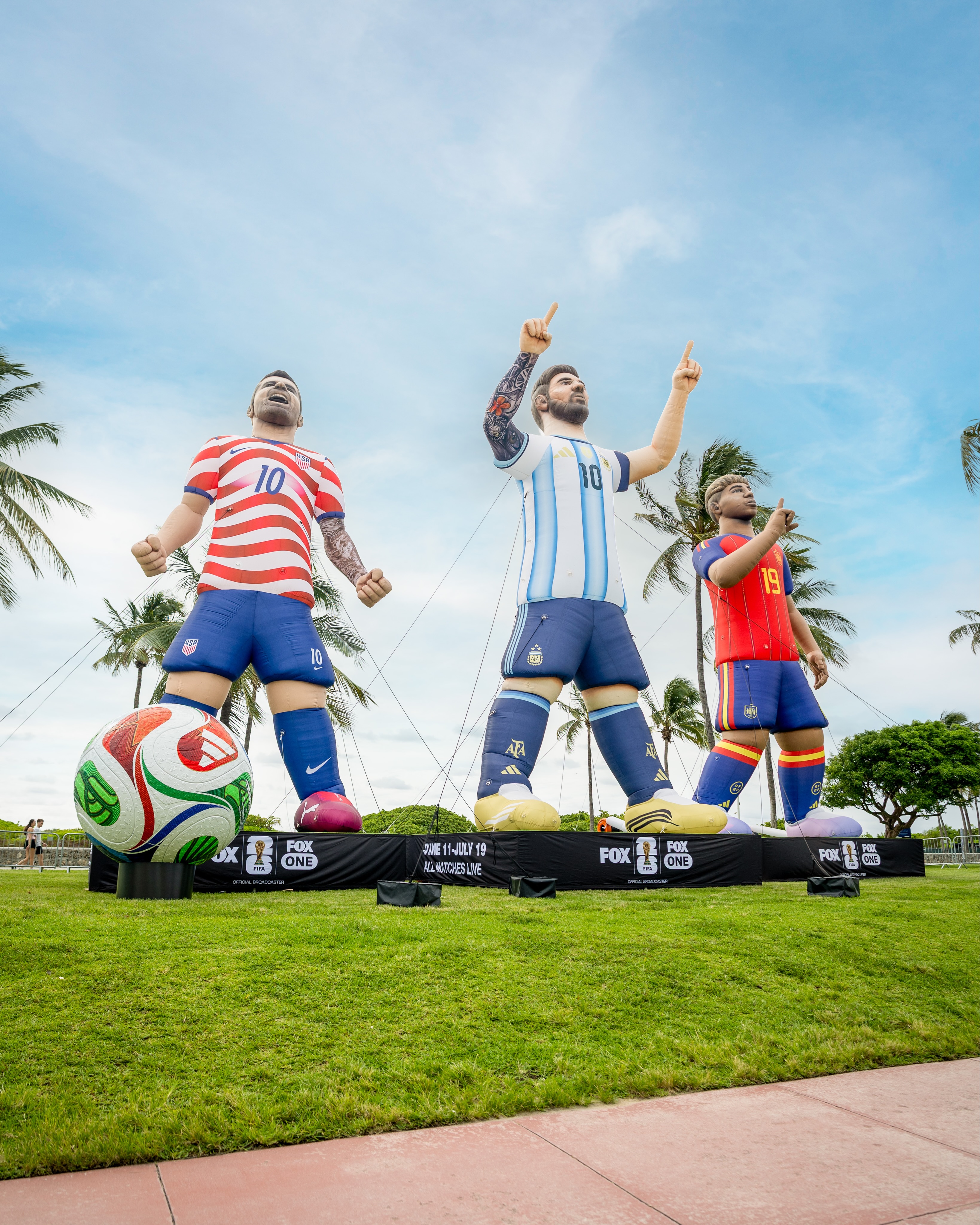 The Giants of the Game have landed at Lummus Park along Ocean Drive between 11-12 streets! ⚽️🌴

See inflatable versions of Lamine Yamal, Lionel Messi and Christian Pulisic towering 35 feet tall for a special @foxsports photo‑op. 

Stop by and check them out — today, June 5 only!