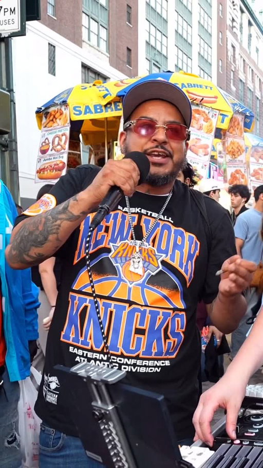 NYC is something else rn 😂 we pulled up to MSG on Wednesday right before game time and found bars instantly. This dude @worldarama hopped on at the end of the previous beat & his voice was too insane to not keep him around for his own track. While we were cooking up, a second rapper @seec_baby spotted us and got on as well. Absolutely electric ⚡️ How we feeling abt game 2??