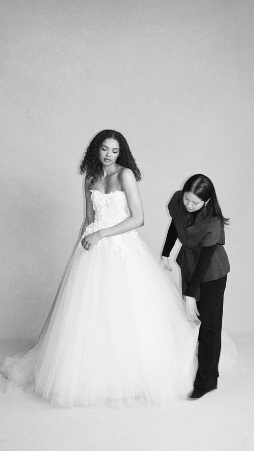 Come find your dream dress *and* get styled by Jenny herself at our upcoming trunk shows 🤍 

NYC: June 12-13 (Only few spots left) + CHI: July 17-18 💌 Reserve your spot online or give our showrooms a call! 

Video by: @chellefko @amandapaige122