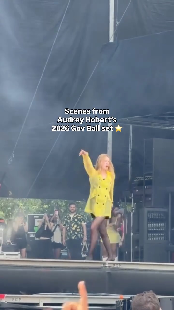 #AudreyHobert just hit the stage at Gov Ball in NYC for her first-ever festival performance 💛

Videos by @brookelamantia #GovBallNYC