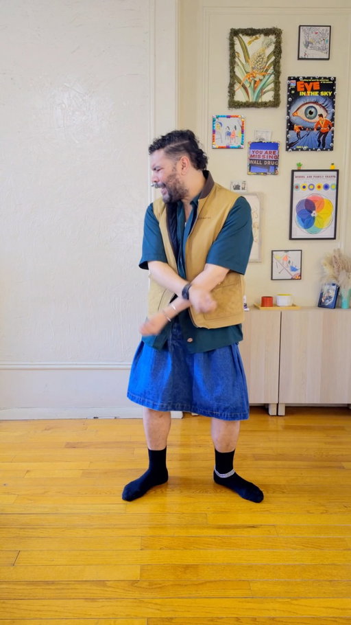 i dont normally wear denim skirts too often but i really liked how i styled it with this vest 

this outfit remind me of growing up in the pnw but im pretty sure its just the color scheme

what’s your favorite way to style a denim skirt? 

tank top @fang.nyc 
denim skirt @orttu_official 
shirt @dickies 
work vest @coach 
epi leather noé @louisvuitton 
accessories @loewe @studiocult.co 
hat @millerhighlife 
loafers @marcnolanofficial