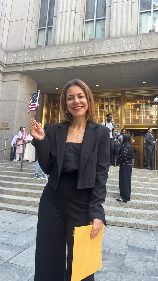 So this happened today. 🥹🇺🇸

The words from the judge - which happens to be a son of Asian immigrants - are still echoing in my mind. The fact that there were people from all the continents around me, speaking different languages, coming from different backgrounds and cultures…

So many journeys. So many feelings. 

What a beautiful day to call this city home. 

#uscitizenship #newyorkcity