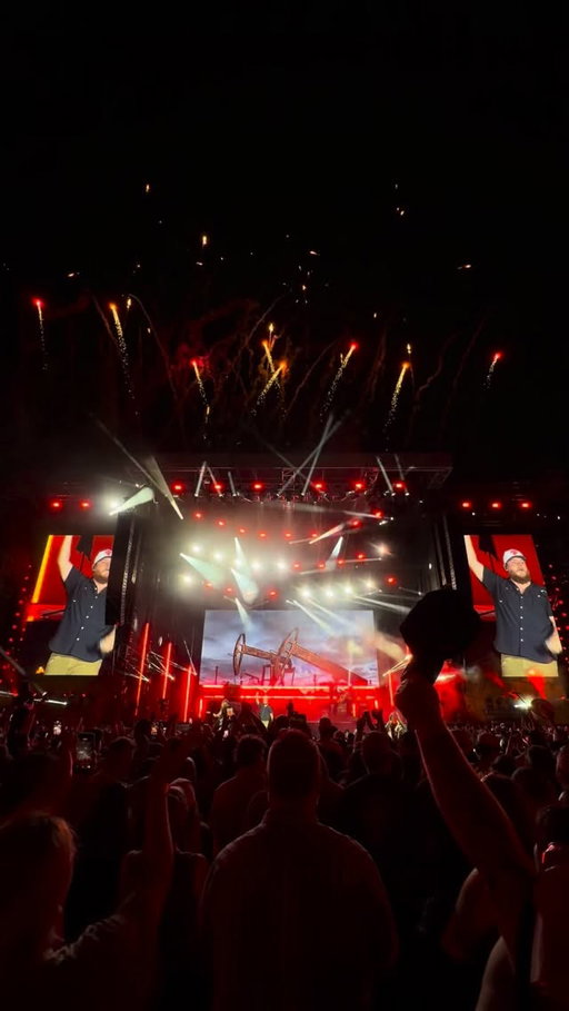 Nothin’ but love in Toronto for @lukecombs ❤️‍🔥