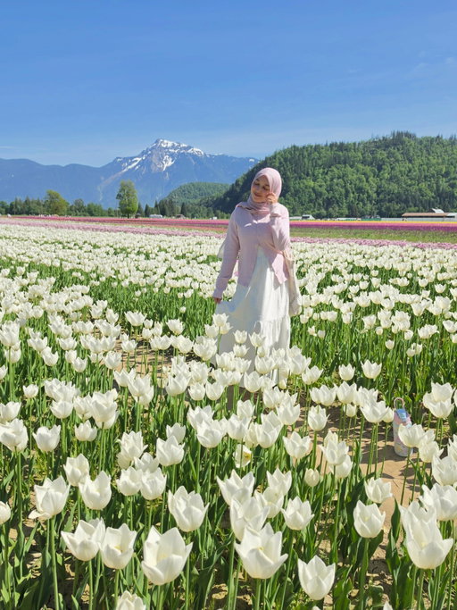 The most magical place I’ve ever been to 🌹 and she was a fairy 🧚 

#tulips #tulipfields #vancouver