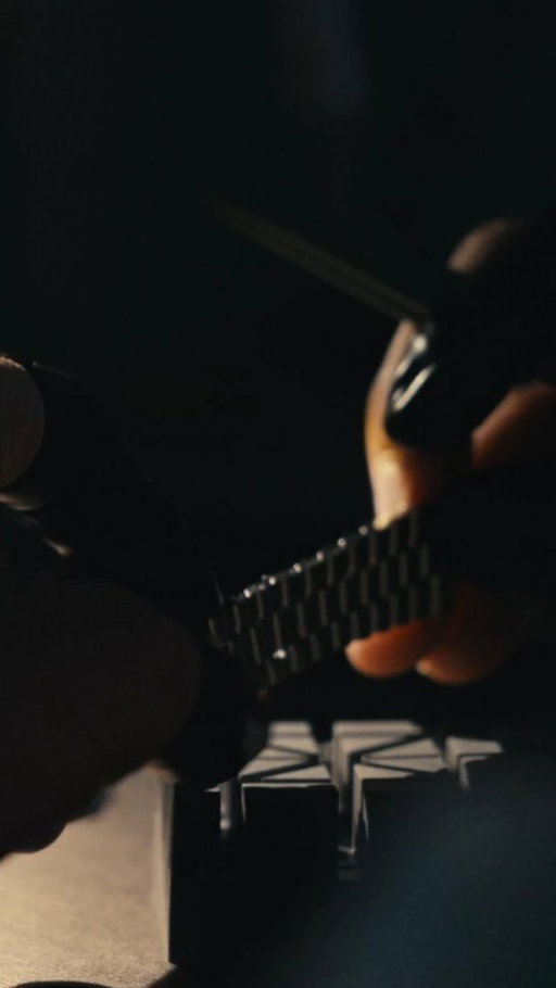 Achieve the perfect fit with our watch resizing services at Humbertown Jewellers. Whether adjusting a bracelet or resizing a strap, we ensure your timepiece is tailored to your wrist with accuracy and care. #HumbertownJewellers #Toronto #luxury #timepiece