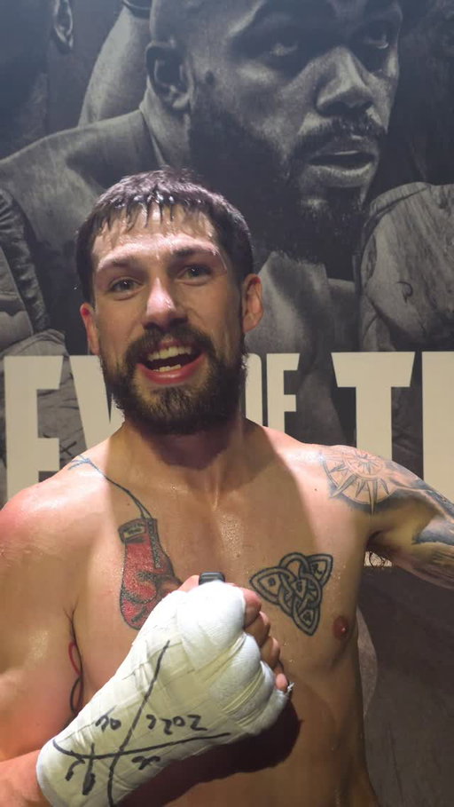 @wyattsanford With a well deserved KO Victory!

Let's find some sponsors for the canadian kid!
P.s sorry @erdmania @morganpcampbell  lol
@punchinggrace @daznboxing 
@eottm_boxing