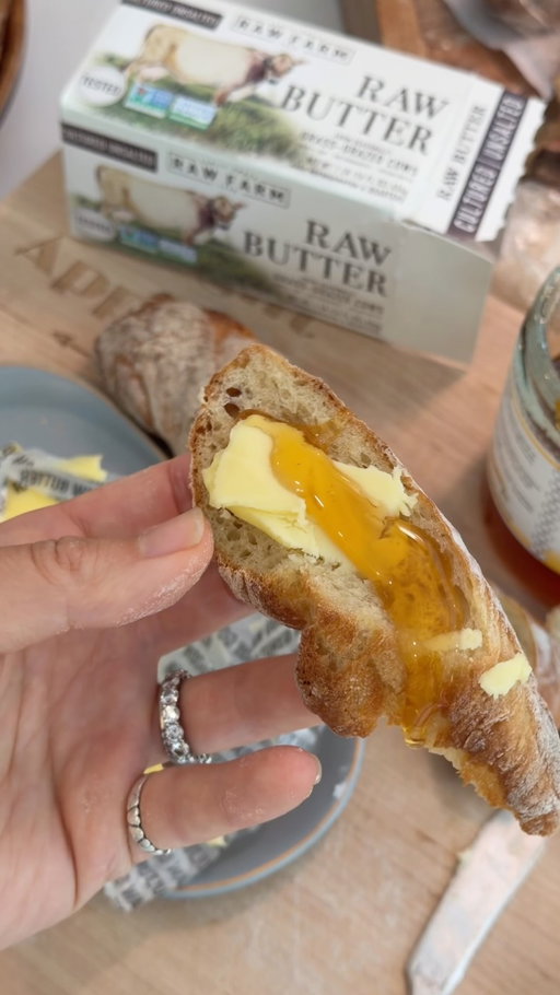 It’s the simple things 😋🤌🏻 this honey is everything! #Honey #butter #baguette #honeybuttersandwich #homemade