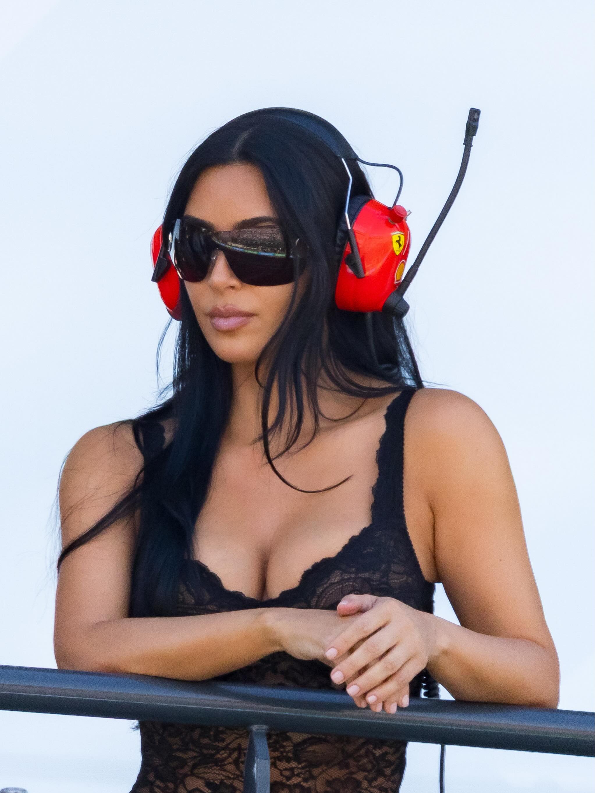 F1 WAG FINAL BOSS!!!! Spotted above the Ferrari garage (where else, duh) @KimKardashian and @KhloeKardashian were seen cheering on Kim’s BF @LewisHamilton at the Monaco Grand Prix qualifying. Supportive girlfriend alert!!