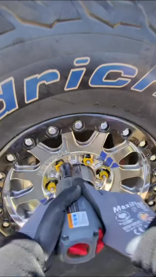 Main Pit 1 Fuel and Tires in 23 seconds 💪 💯
.
#Baja500 #PitStop #BfGoodrichTires #MethodRaceWheels