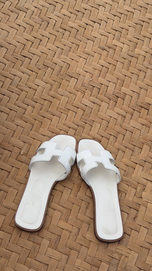 The crisp sound of everyone knowing what sandals you’re wearing