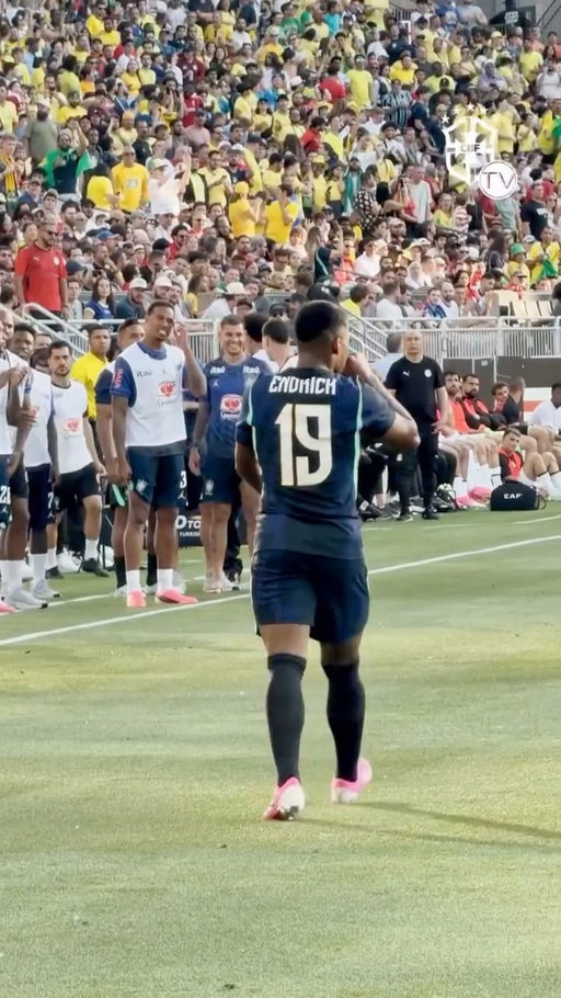 É GOL DA SELEÇÃO! 🇧🇷⚽️

Matheus Cunha e Douglas Santos pressionam, o Brasil recupera a posse no campo ofensivo e a bola chega em Raphinha. O atacante cruza rasteiro e Endrick aparece no lugar certo para balançar as redes!

#BateNoPeito

ISSO É BRASIL! 🇧🇷
