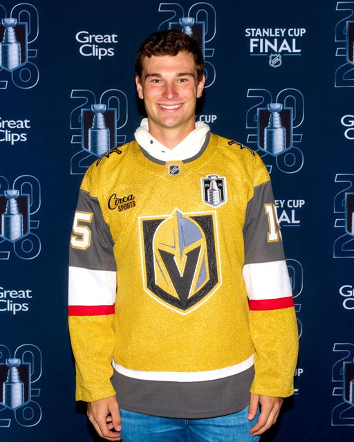 QB IN THE HOUSE 🗣️

@fernandomendoza, selected with the No. 1 pick in the 2026 @nfl draft by the @raiders, is taking in Game 3 of the #StanleyCup Final in Vegas! 

🇺🇸: ABC
🇨🇦: @sportsnet & @tvasports