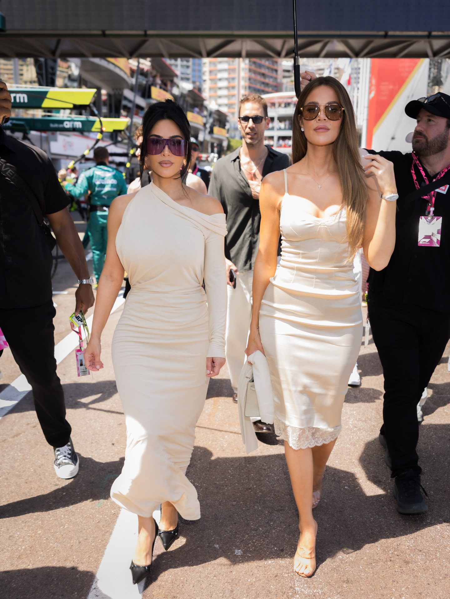 Kim and Khloé Kardashian Attend the Monaco Grand Prix to Support Lewis Hamilton 🏎️

(📸: Getty)