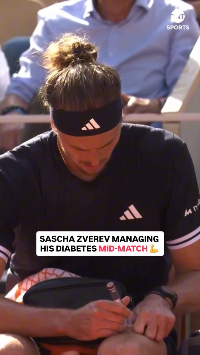 An insulin shot, then right back to competing for a Grand Slam title 👏 #rolandgarros #saschazverev