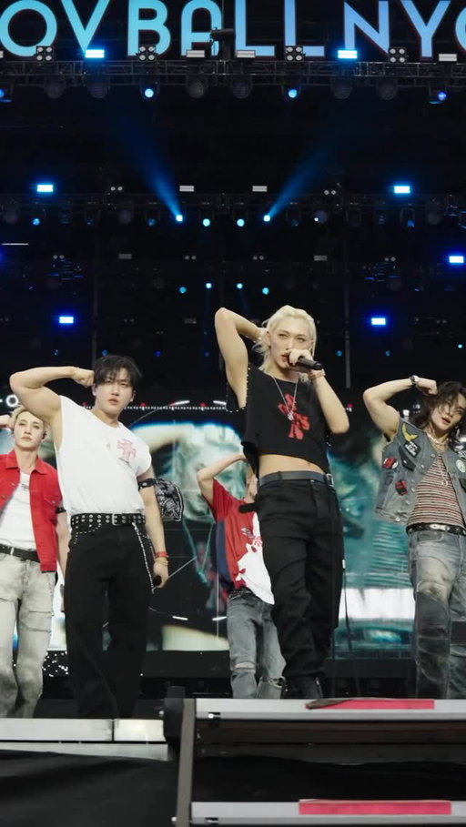 neeeeed more @realstraykids 😮‍💨

🎥 @bakerfilmco