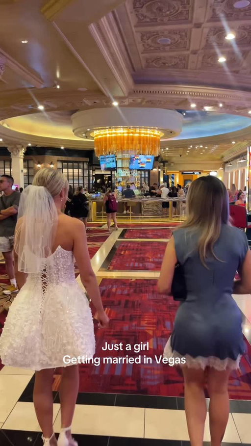 Just a girly getting married in VEGAS 😍 have you seen the latest episode + wedding VLOG?? 

Go watch our Bride & Groom walk down the aisle !!! 🙌🏼🙌🏼