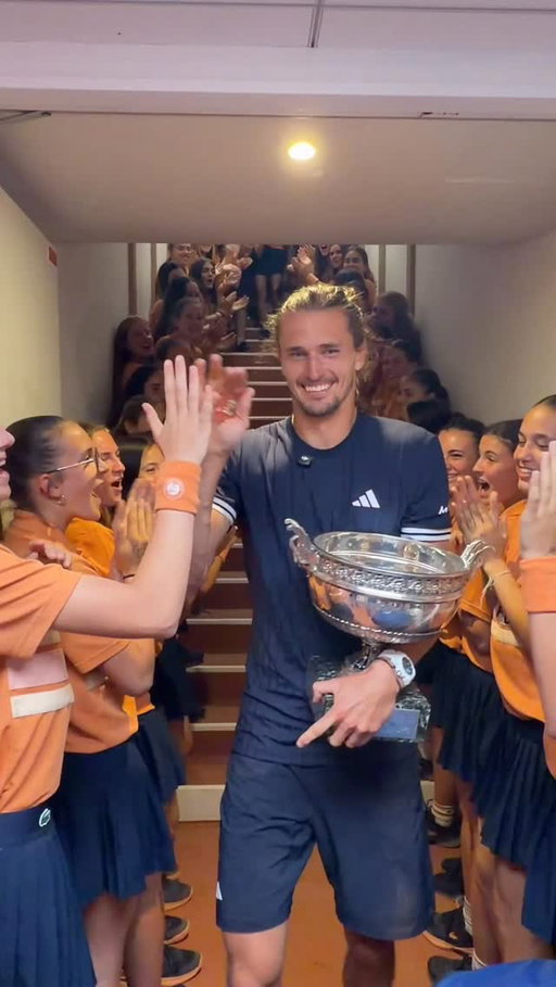 👏👏 Sascha, Sascha, Sascha 👏👏

#RolandGarros
