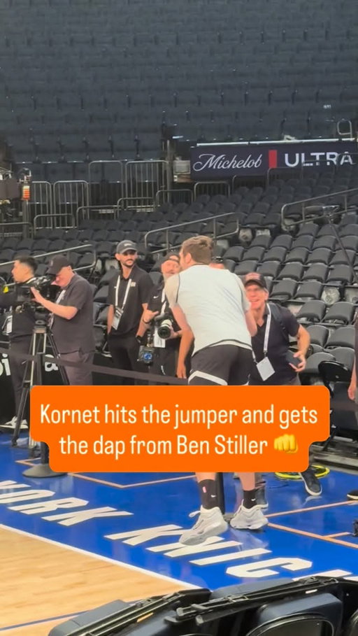 Ben Stiller may be a Knicks fan, but he appreciates a nice jump shot 😂

Presented by @pazecheckout