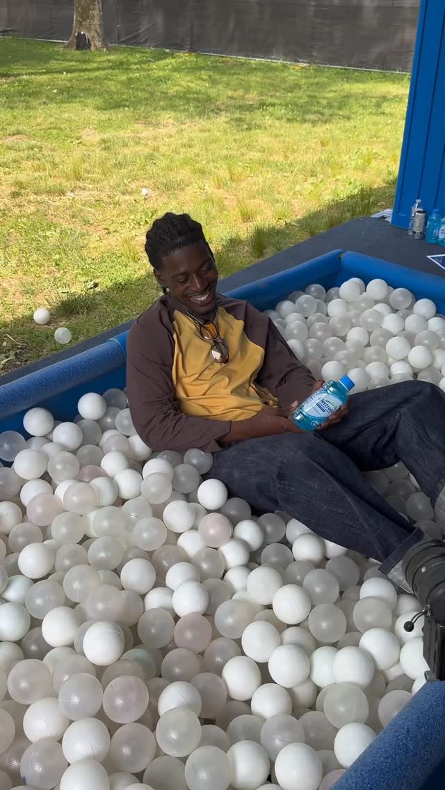 Staying hydrated at Gov Ball with @electrolit #electrolitcreator #electrolitatgovball