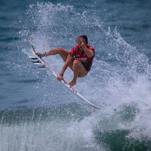 Somehow made an air in the last minute of my heat today to advance. I don’t know how but am so grateful it worked out 🙏🏼 Between jumping in the pool, playing with all the toys in the @wsl kids room and getting massages from Aunty @gabriela_bryan_ , Lena has been living her best life 💛

Pics/ @wsl