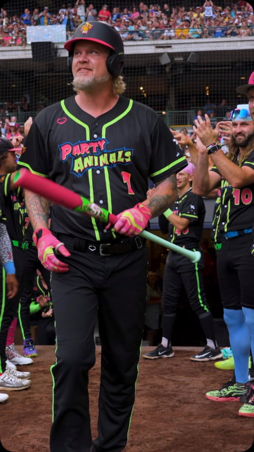 2x All-Star and Brewers’ legend Corey Hart joined the Party Animals in front of 41,000 fans at American Family Field 🏟️

#bananaball #partyanimals #brewers #baseballplayer #mlbnews