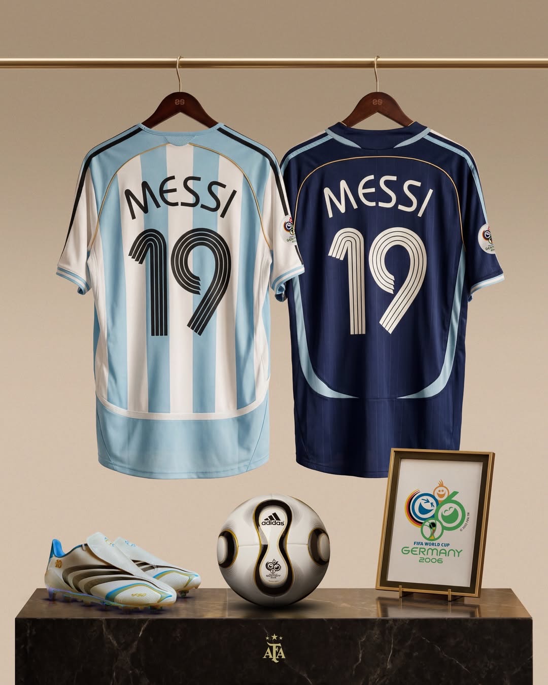 𝑴𝑬𝑺𝑺𝑰 𝑨𝑻 𝑻𝑯𝑬 𝑾𝑶𝑹𝑳𝑫 𝑪𝑼𝑷 🇦🇷👕

Lionel Messi’s shirts through the tournaments as he enters his 6th World Cup. 🤯

Via @afaseleccion and @emiliosansolini