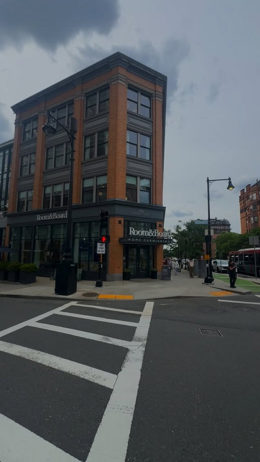 a 5-story showroom right on Newbury Street AND it offers free design services?! Say less! 

Here’s where I picked out all of my bedroom pieces. Having the design consultant to assist with the process and knowing all the pieces are the highest of quality made this the easiest choice for furniture!

 #makebostonhome #roomandboard #sponsored