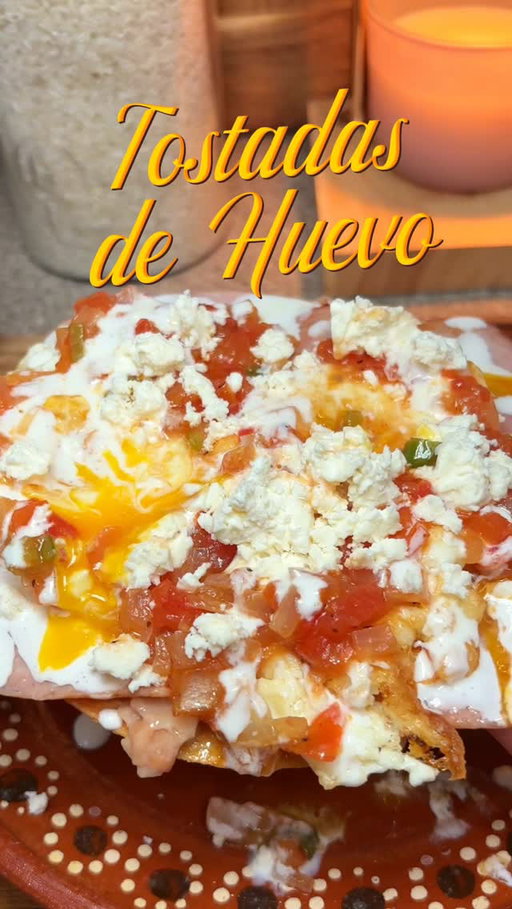 No sabes qué comer hoy? Prepara estas deliciosas tostadas para el desayuno. ☀️ me encanta usar crema, queso, y jamón de @fudusa 

#easybreakfast #recetasmexicanas #desayunomexjcano #mexicanrecipes #tostadas