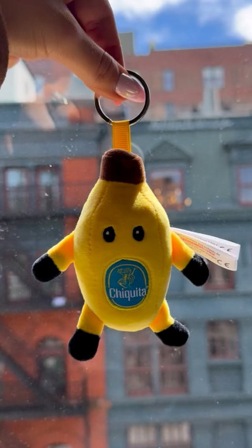 tiny banana. huge fanbase 🍌