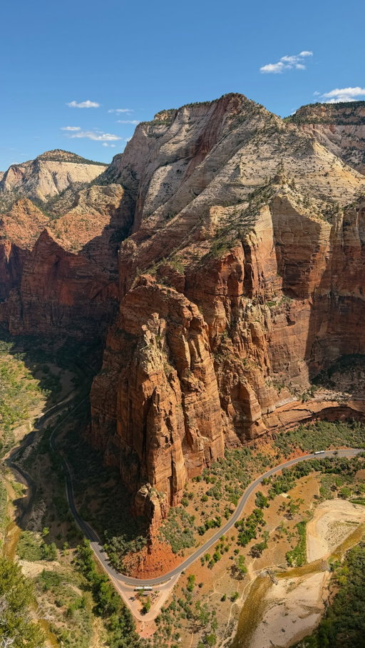 did you smell my perfume when I passed you? 🙂‍↕️

as long as you’re practicing safe procedures while out hiking and being respectful of others and the trail, then put that lip liner on girl — I’ll see you at the top 🌀

wearing @rhode in shade press

#hikinggirls #hikingootd #angelslanding #womenhikers #outdoorsygirl