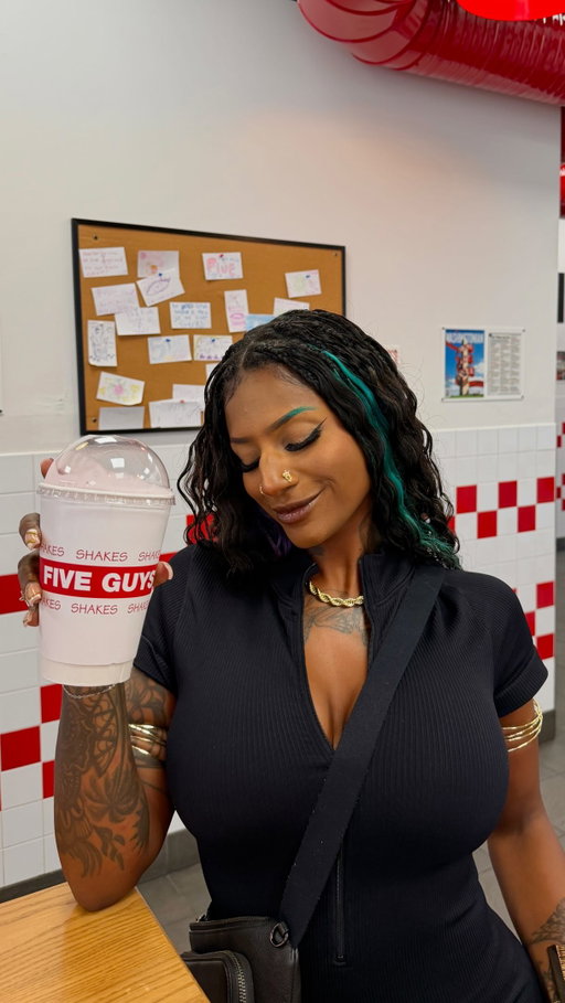 @fiveguys NEW Blackberry Milkshake??🥤

Their newest edition is only here for a limited time!

You get to customize it as much as you want for free so I added strawberries and bacon😅 Which is insane but I finished it all and LOVED the bacon! Def 10/10 recommend. Made with the freshest ingredients, this may have to be my shake of the Summer👀

Literally can’t wait to stop at another Five Guys this week to try some other ways to customize it!

#ad #BlackberryShake